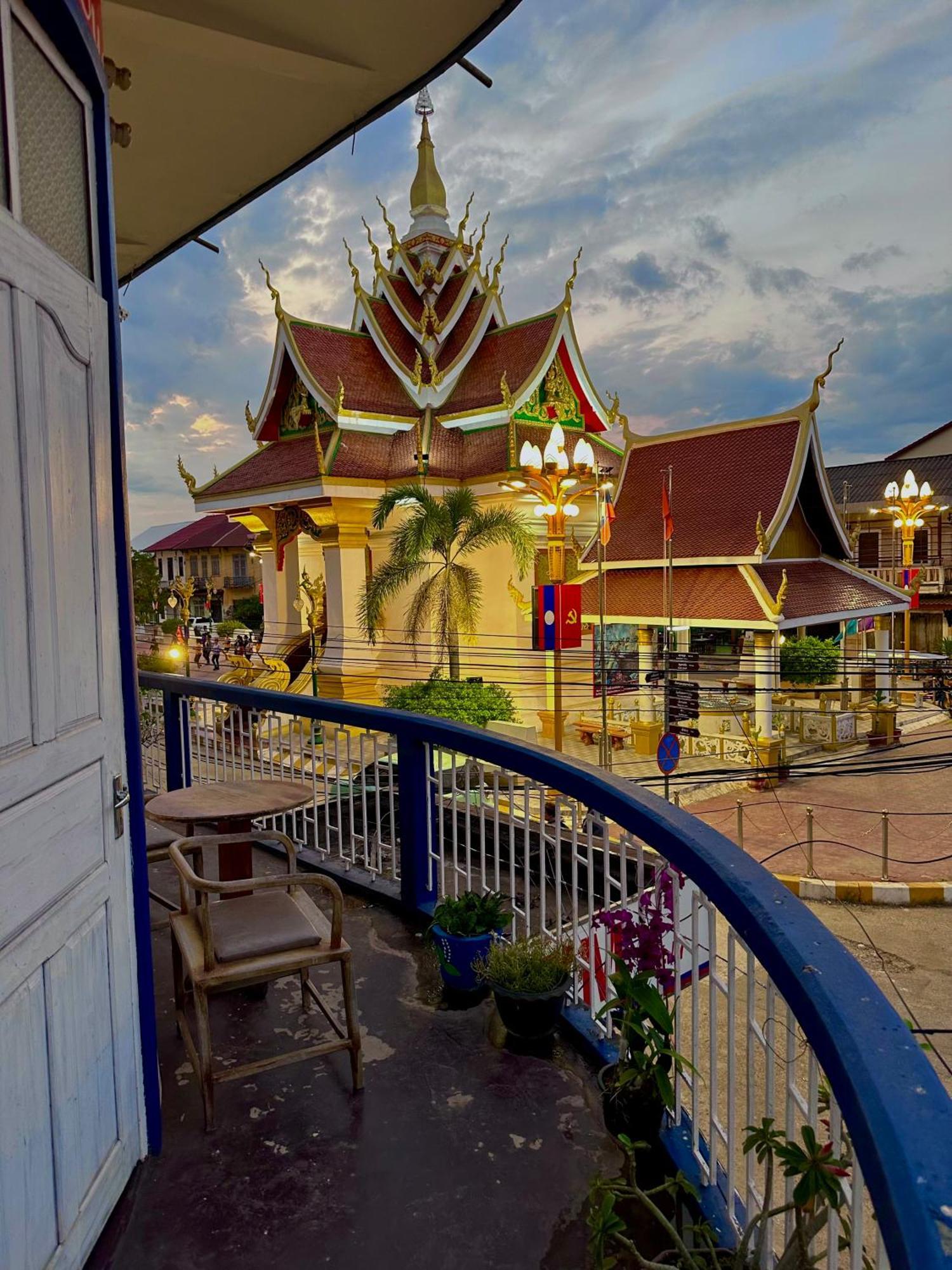 Kfg Guesthouse Thakhek Exterior foto